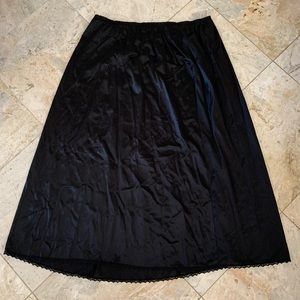 Preloved Vanity Fair Satin Lace Black Half Slip Size Large
